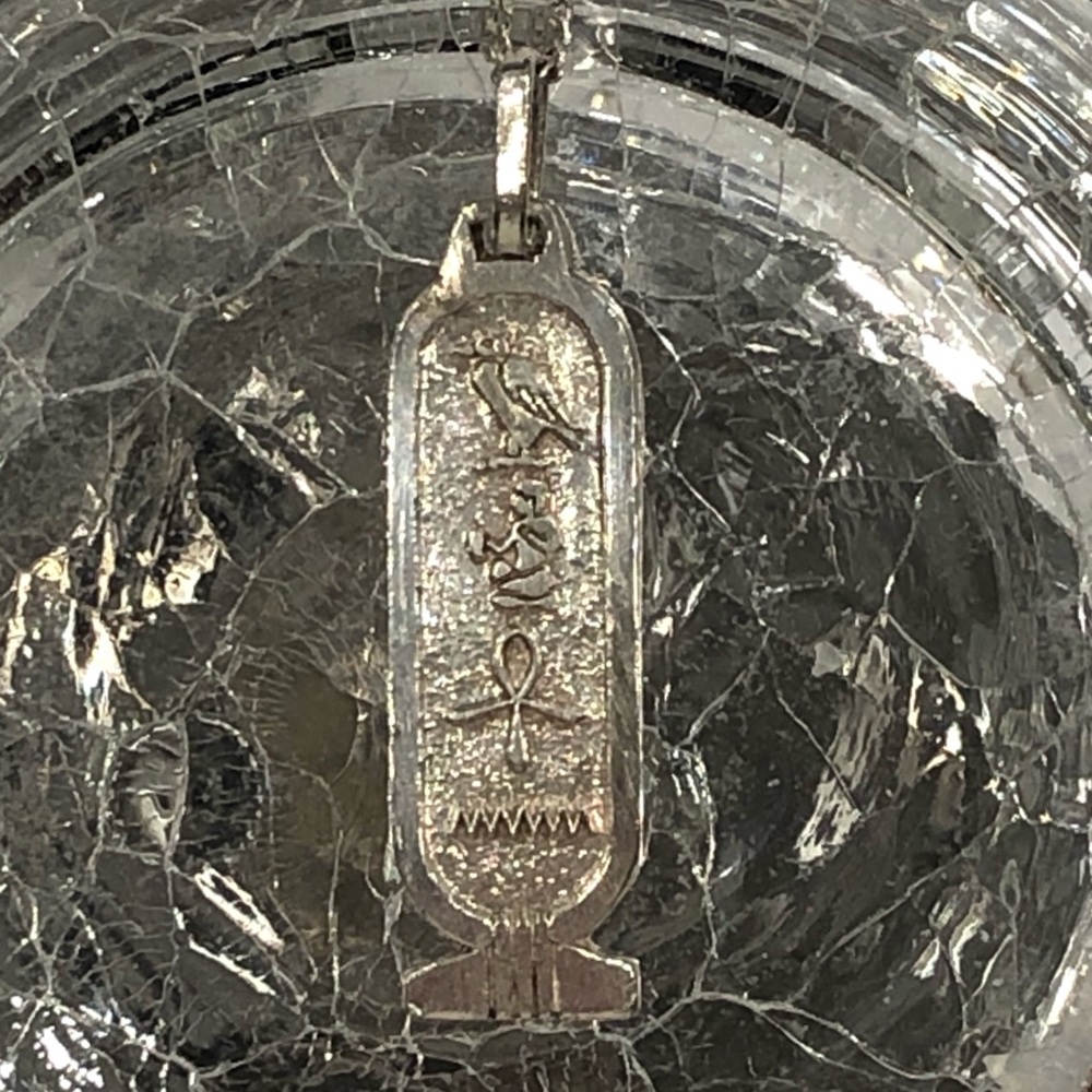 Reversible cartouche Love necklace - Picture 5 of 7